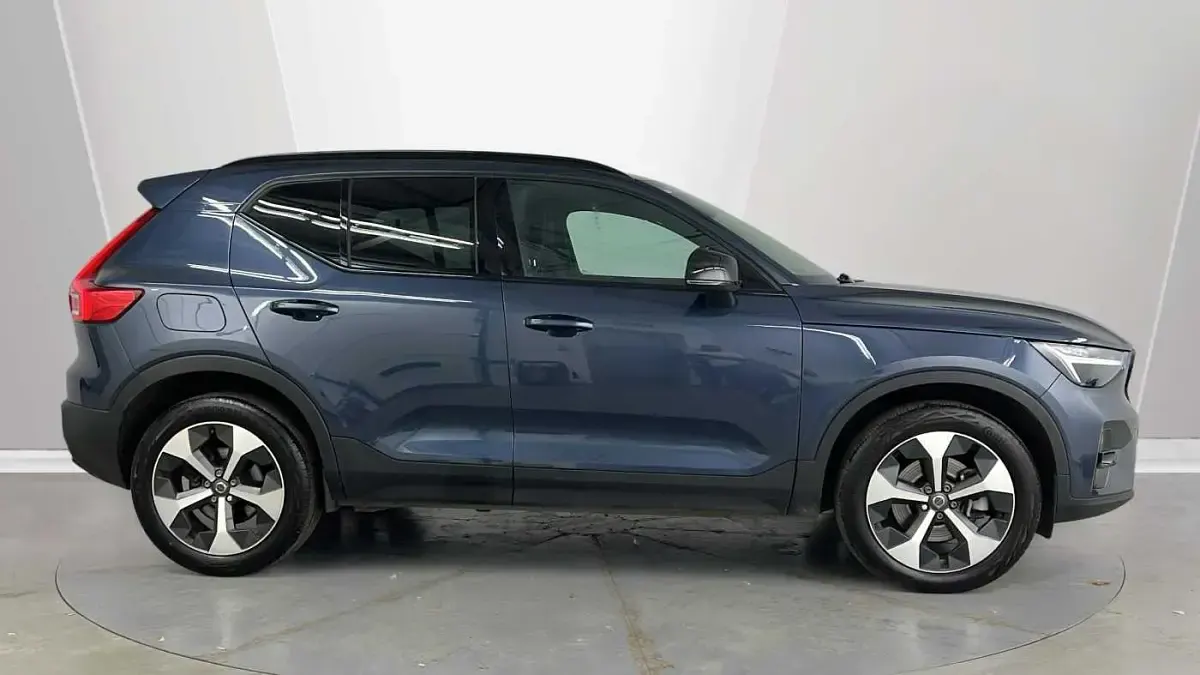 Used Volvo XC40 Plus 194 HP (142 kW) 2025 Blue SUV