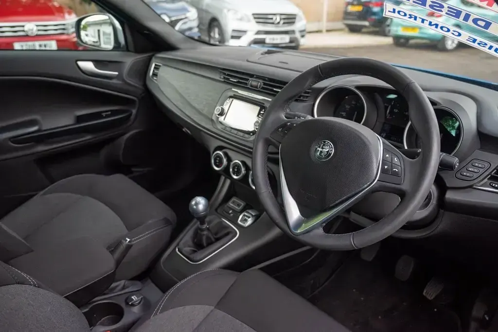 Begagnad Alfa Romeo Giulietta 120 HK (88 kW) 2018 Blå Halvkombi