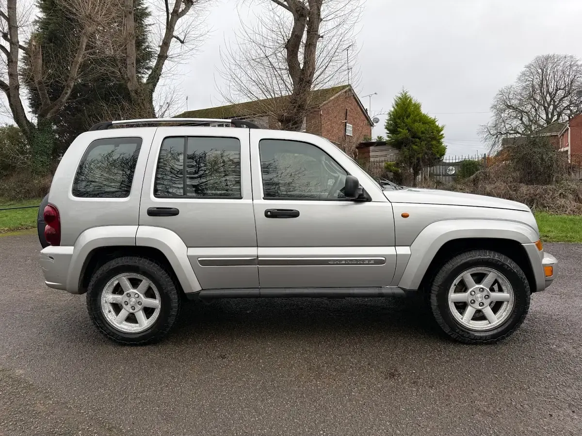Used Jeep Cherokee Limited 201 HP (147 kW) 2006 Silver SUV