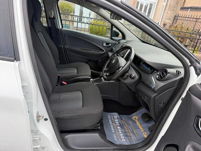 Used Renault Zoe Dynamique 64 kW (88 HP) 2019 White Hatchback