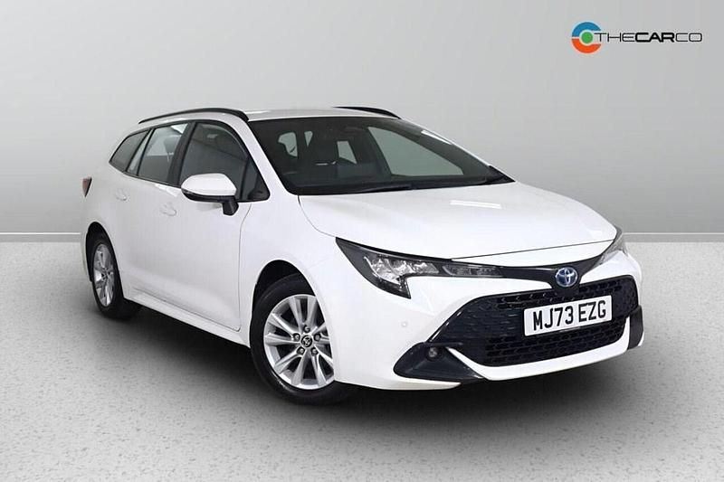 Used Toyota Corolla 140 HP (102 kW) 2023 White Estate