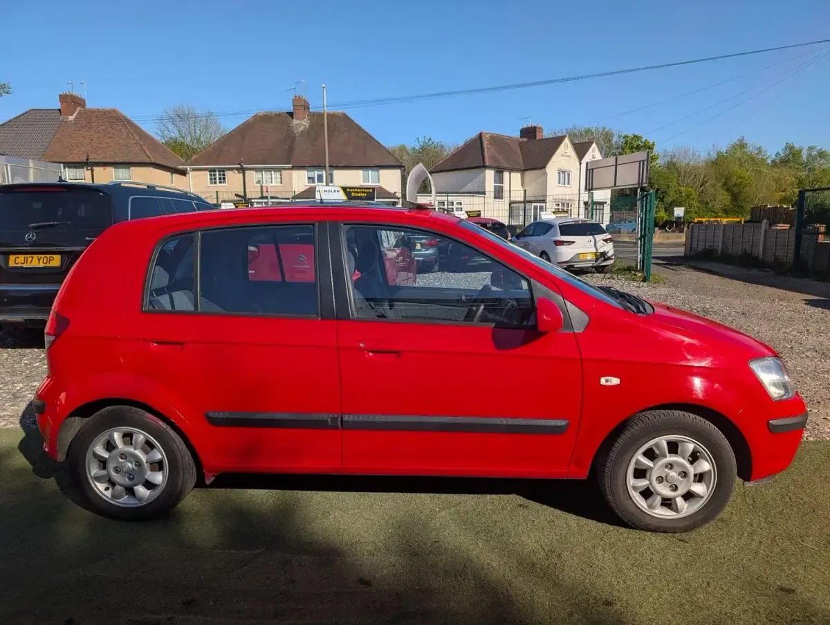 Second-hand Hyundai Getz 82 CP (60 kW) 2004 Roșu Hatchback