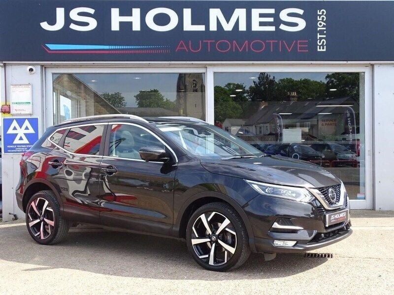 Black Used 2019 Nissan Qashqai Tekna SUV | £13,290 (Good price) - Image 1/4