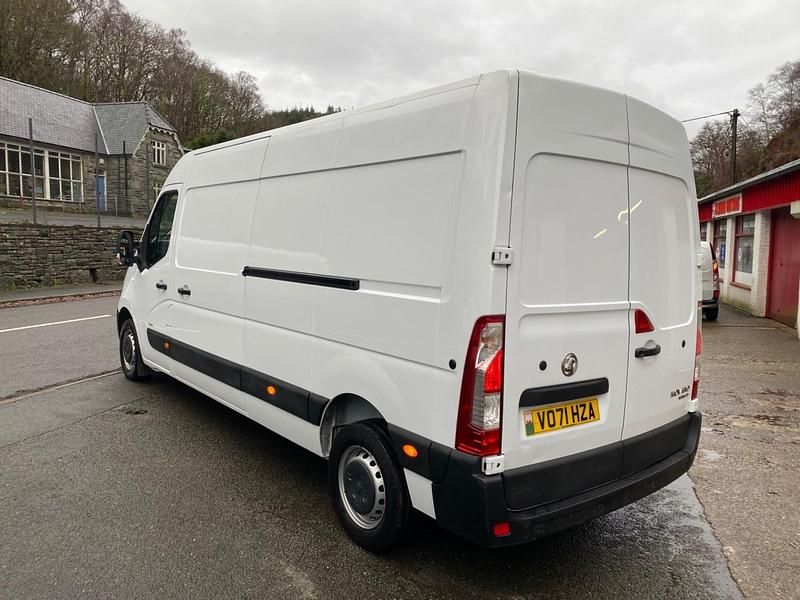 Used Vauxhall Movano 135 HP (99 kW) 2021 White MPV