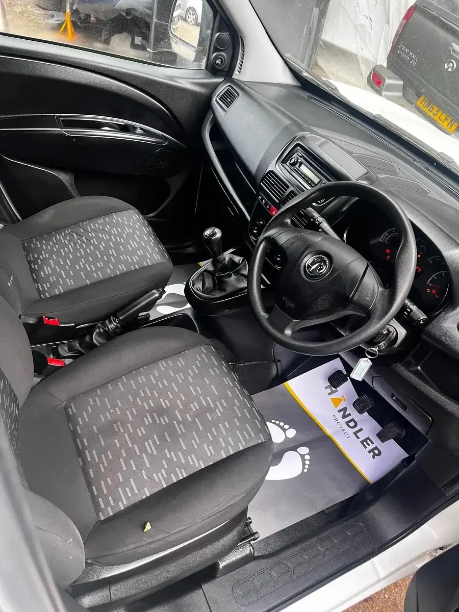Used Vauxhall Combo 95 HP (69 kW) 2017 White MPV