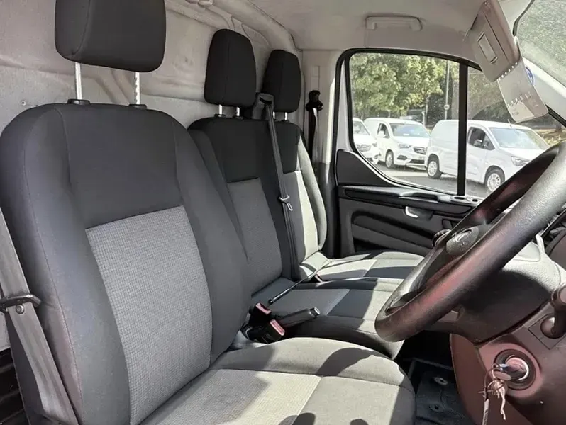 Used Ford Transit Custom 105 HP (77 kW) 2019 White Van