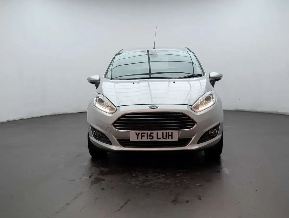 Używany Ford Fiesta Titanium 120 KM (88 kW) 2015 Srebrny Hatchback