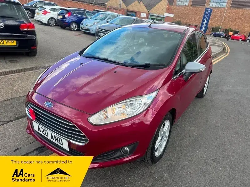 Second-hand Ford Fiesta Zetec 2013 Roșu Hatchback