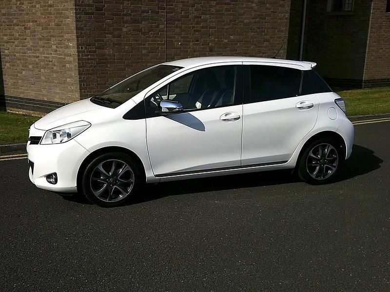 Used Toyota Yaris Multidrive S 2013 White Hatchback