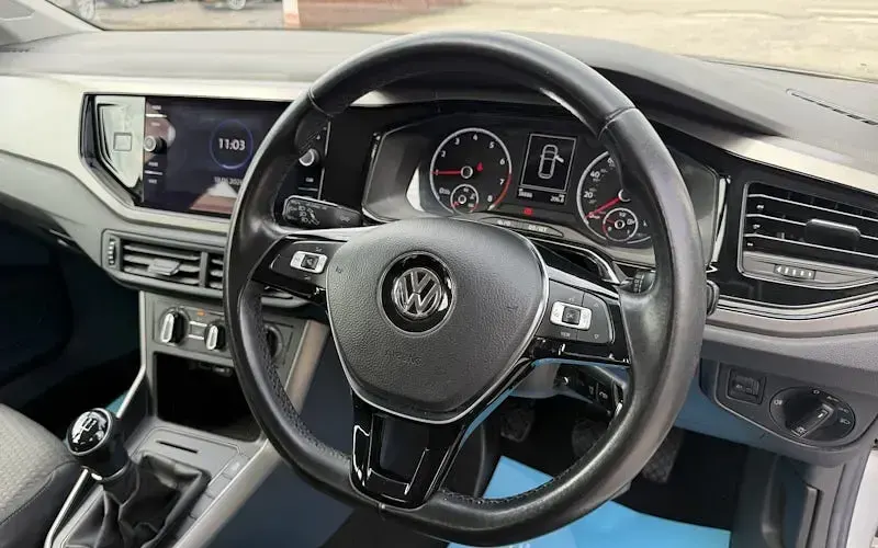 Used VW Polo SE 95 HP (69 kW) 2018 Silver Hatchback