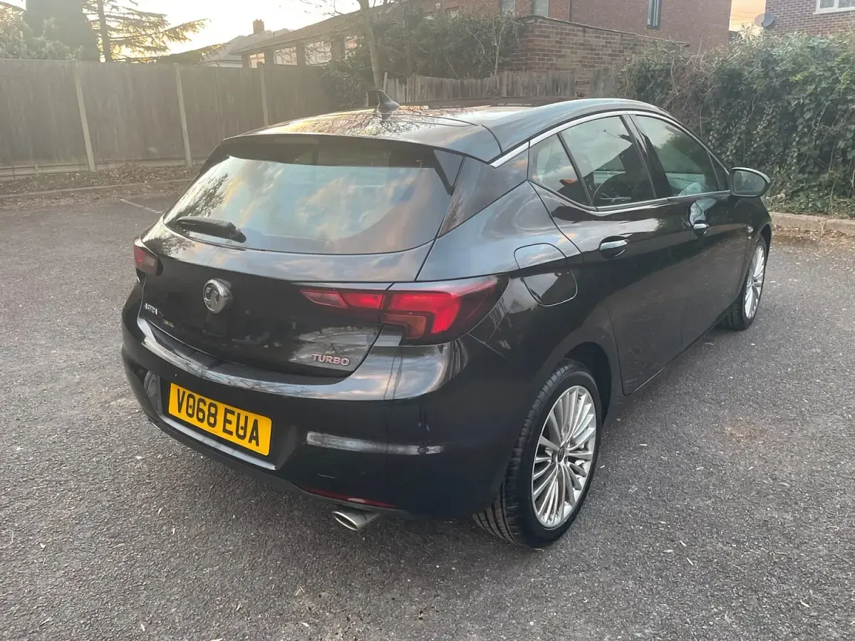 Used Vauxhall Astra Elite 200 HP (147 kW) 2018 Black Hatchback