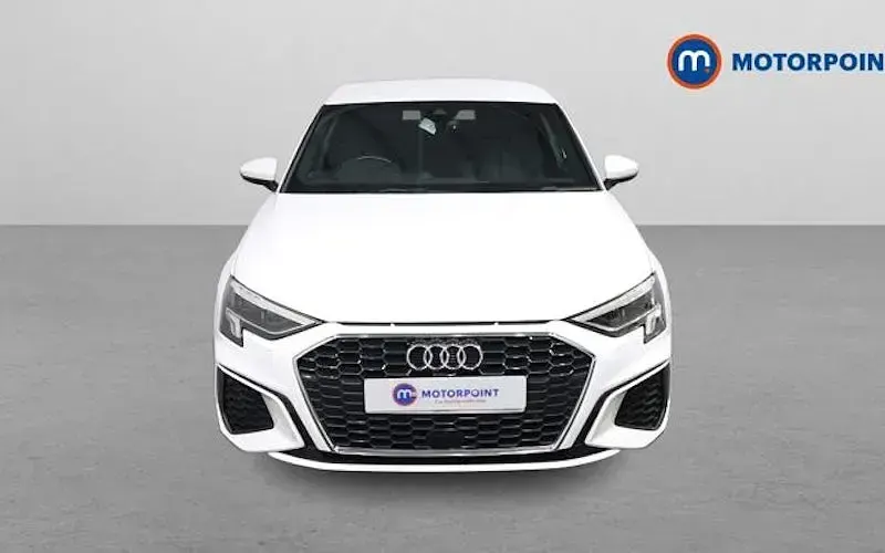 Używany Audi A3 S-Line 150 KM (110 kW) 2023 Biały Sedan/Limuzyna