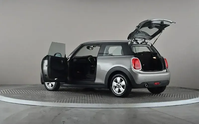 Used Mini Cooper Classic 136 HP (100 kW) 2019 Silver Hatchback