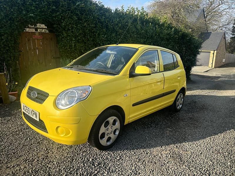 Used Kia Picanto 64 HP (47 kW) 2010 Yellow Hatchback