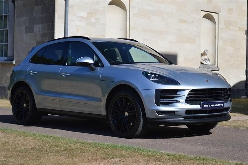 Dolomite silver metallic Used 2018 Porsche Macan SUV | £31,995 (Fair price) - Image 1/4
