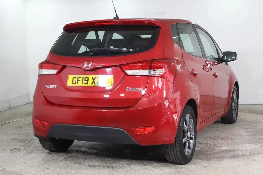 Used Hyundai ix20 SE 125 HP (91 kW) 2019 Red Hatchback