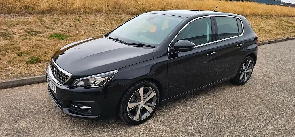 Used Peugeot 308 Allure 2018 Metallic black Hatchback