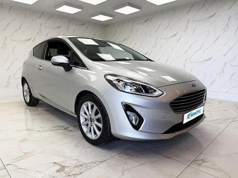 Used Ford Fiesta Titanium 100 HP (73 kW) 2017 Silver Hatchback