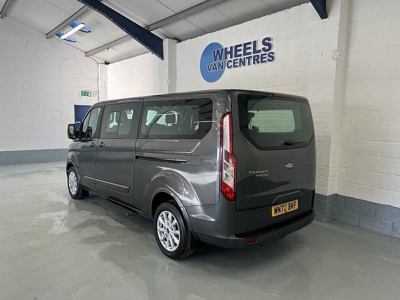 Begagnad Ford Tourneo Custom Titanium 2022 Magnetic (metallic colour) Van