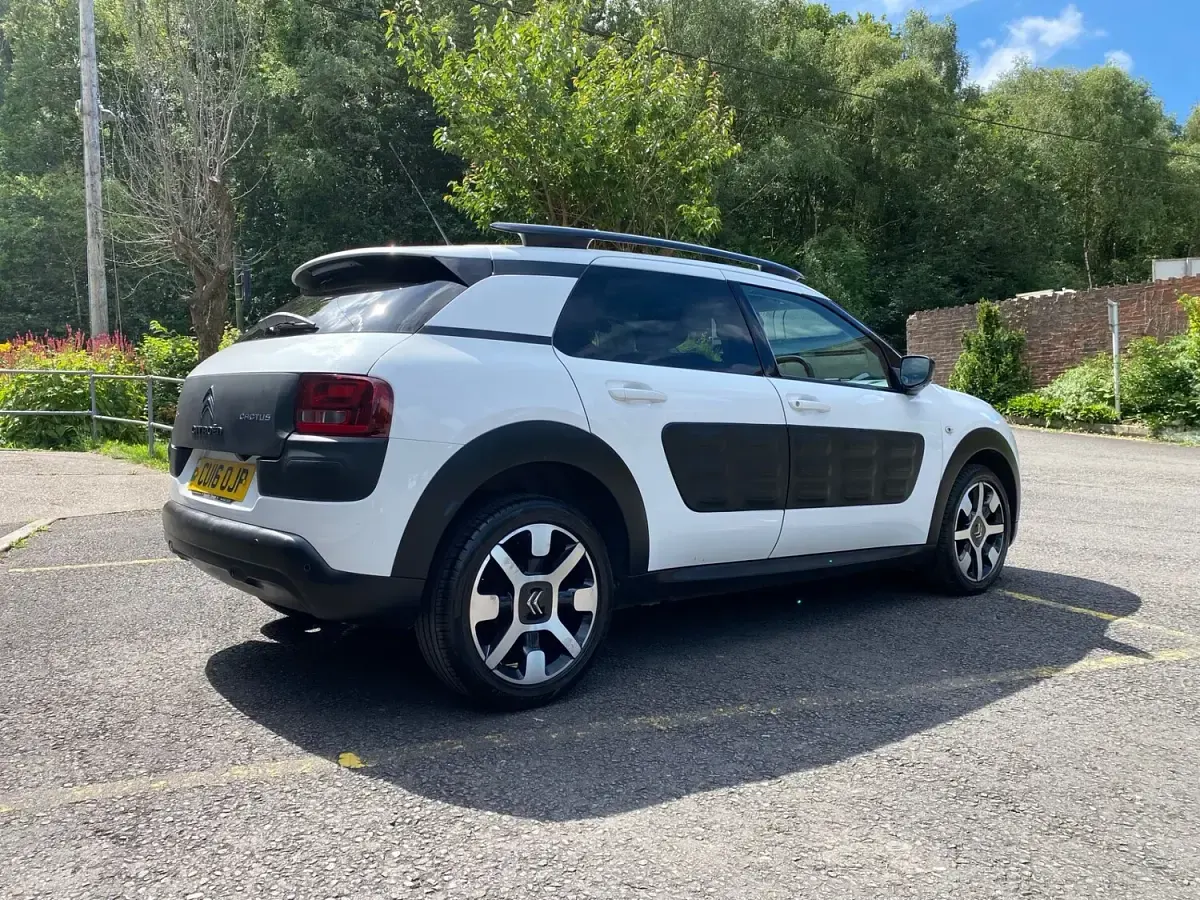 Used Citroën C4 Cactus Flair 2016 White Hatchback