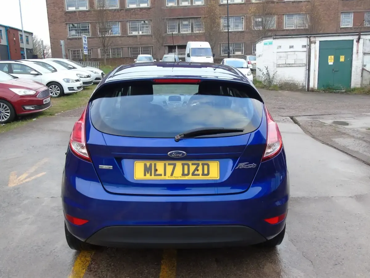 Używany Ford Fiesta Zetec 2017 Niebieski Hatchback
