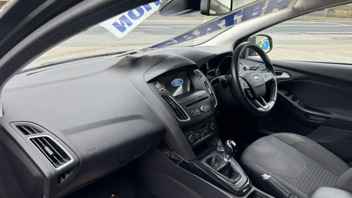Używany Ford Focus Titanium 125 KM (91 kW) 2017 Szary Hatchback