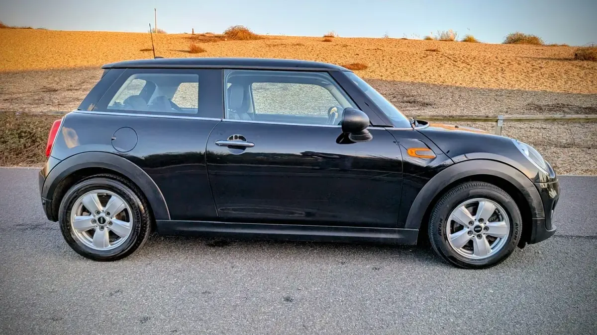 Used Mini ONE Hatch 102 HP (75 kW) 2014 Black Hatchback