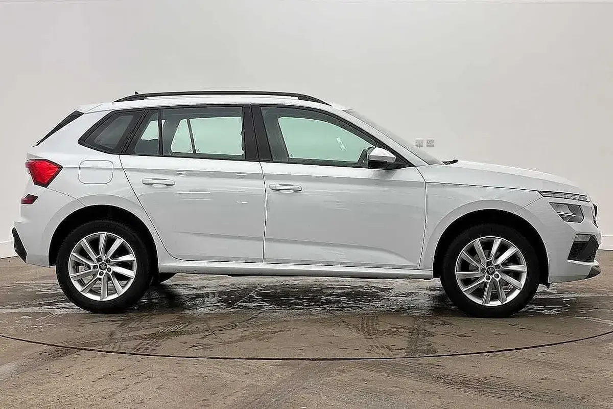 Used Skoda Kamiq SE 85 HP (62 kW) 2025 Moon white metallic SUV