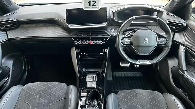 Used Peugeot e-2008 Premium 98 kW (134 HP) 2023 White SUV