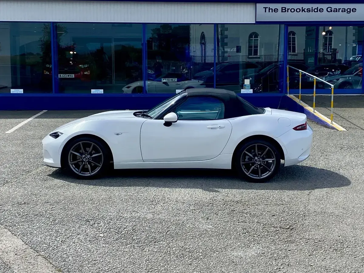 Used Mazda MX5 Inclusive 160 HP (117 kW) 2016 White Cabriolet
