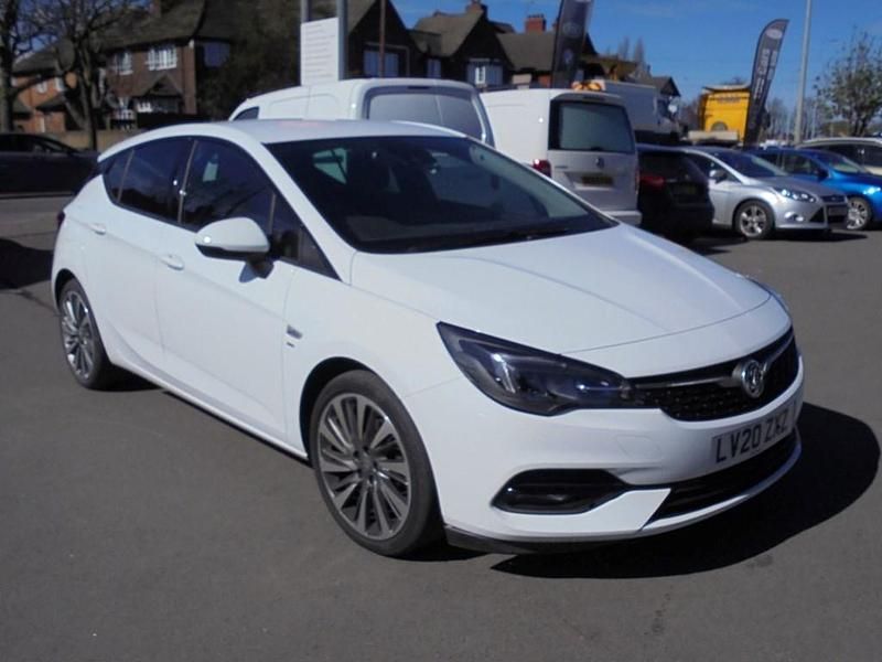 Used Vauxhall Astra SRi 122 HP (89 kW) 2020 White Hatchback