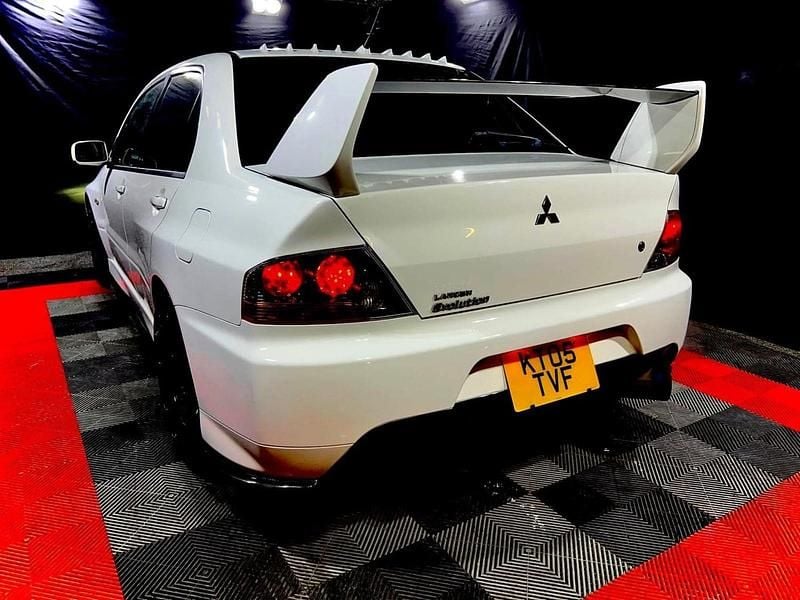 Used Mitsubishi Lancer 2005 White Sedan