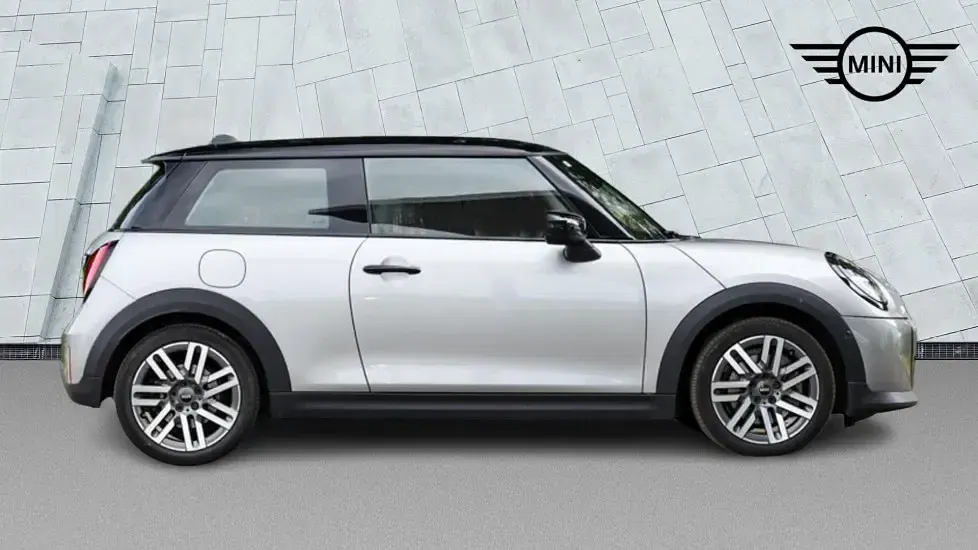 Used Mini Cooper Classic 114 kW (156 HP) 2025 Silver Hatchback