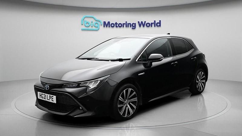 Used Toyota Corolla Design 122 HP (89 kW) 2021 Black Hatchback