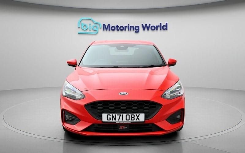 Used Ford Focus ST-Line X 155 HP (114 kW) 2021 Red Hatchback