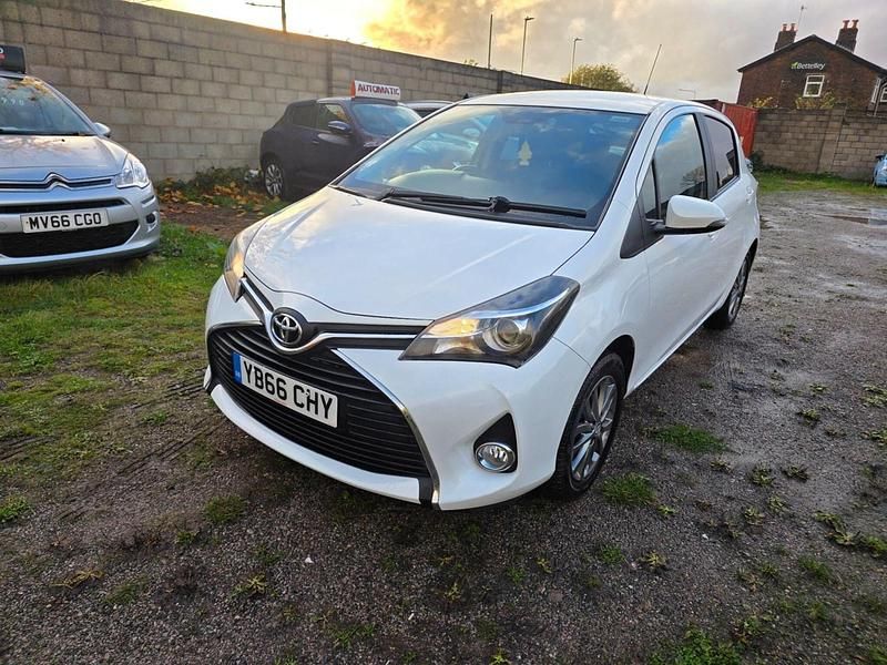 Used Toyota Yaris 2016 White Hatchback
