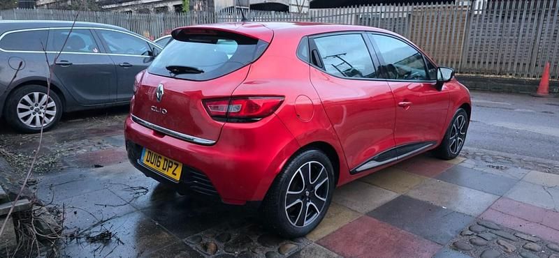Used Renault Clio IV Dynamique 2016 Red Hatchback