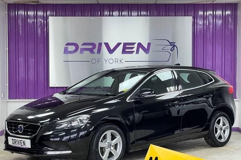 Black Used 2015 Volvo V40 SE Estate | £6,650 (Good price) - Image 1/1