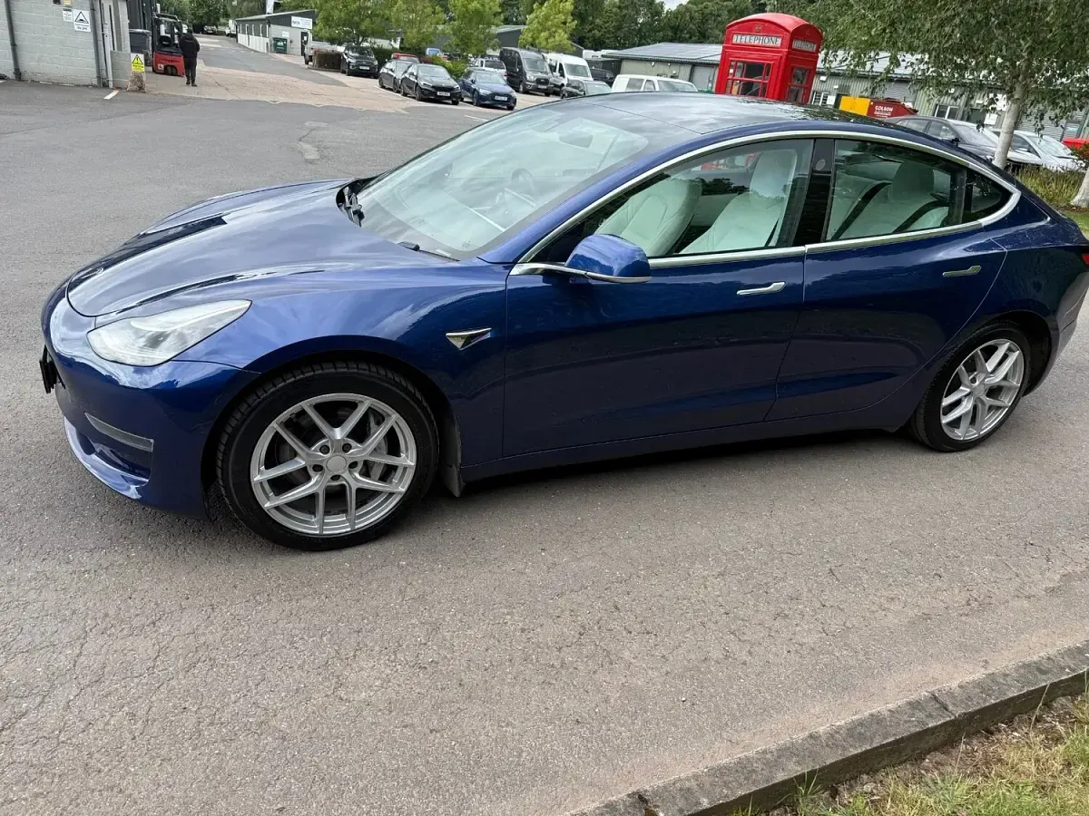 Used Tesla Model 3 Long Range AWD 366 kW (498 HP) 2019 Blue Sedan