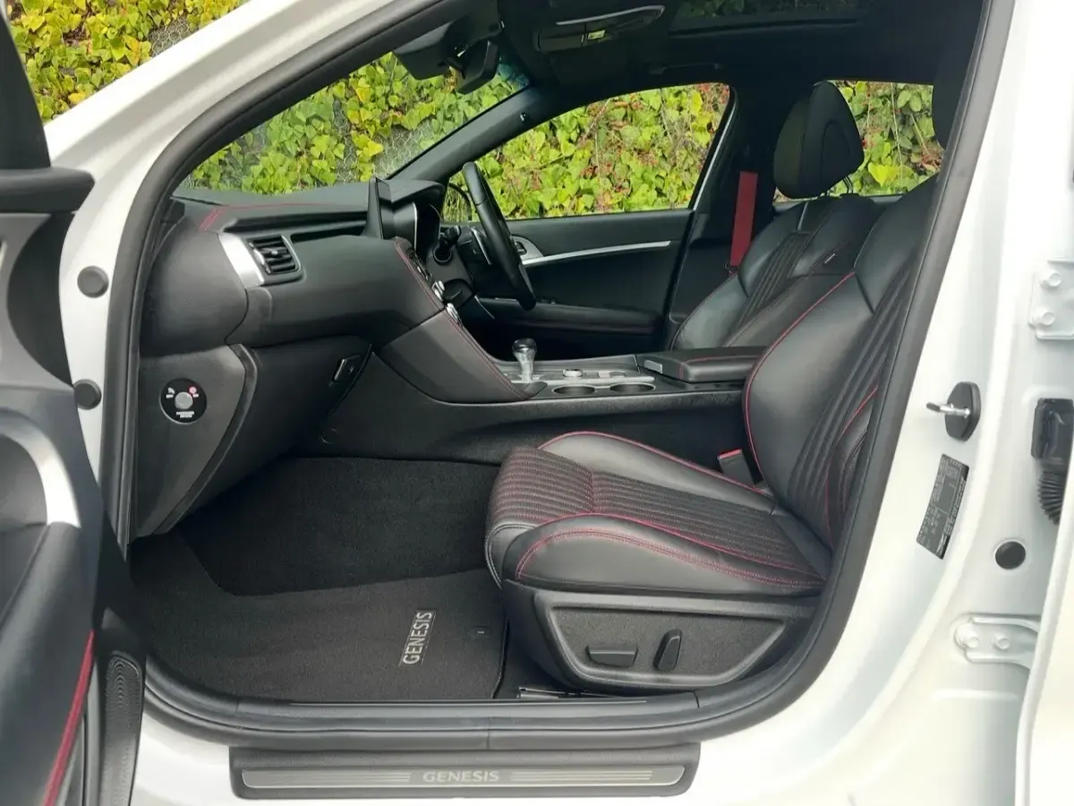 Used Genesis G70 Sport 245 HP (180 kW) 2022 White Estate