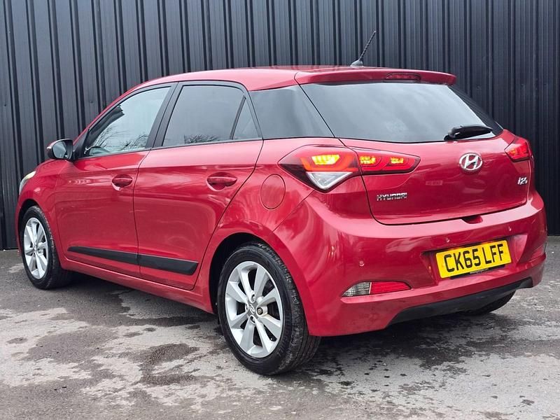 Used Hyundai i20 Premium 2015 Red Hatchback