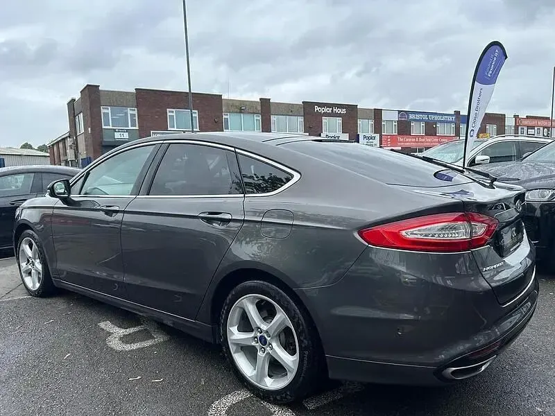 Begagnad Ford Mondeo Titanium 180 HK (132 kW) 2018 Grå Halvkombi