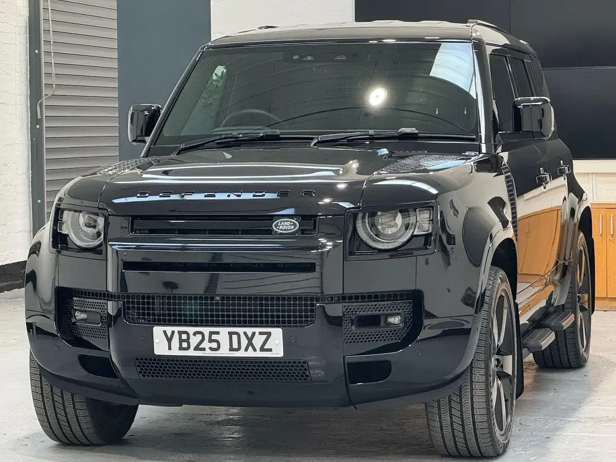 Used Land Rover Defender HSE Dynamic 345 HP (253 kW) 2025 Black SUV