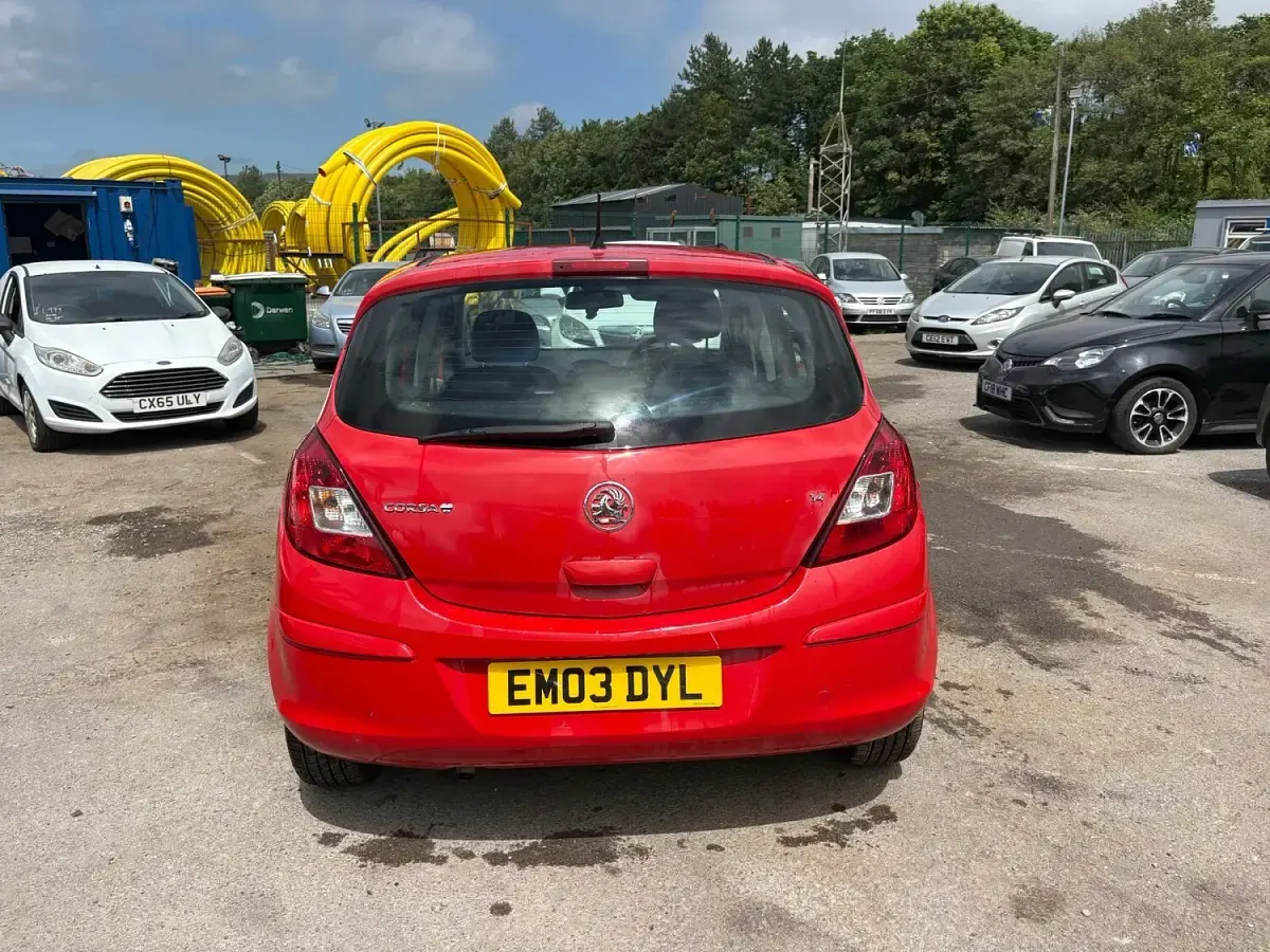 Used Vauxhall Corsa Design Edition 90 HP (66 kW) 2007 Red Hatchback