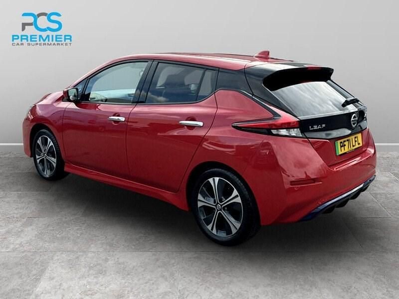 Used Nissan Leaf N-Connecta 110 kW (150 HP) 2022 Red Hatchback