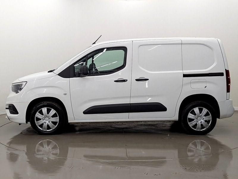 Second-hand Vauxhall Combo Sportive 101 CP (74 kW) 2020 Alb Monovolum
