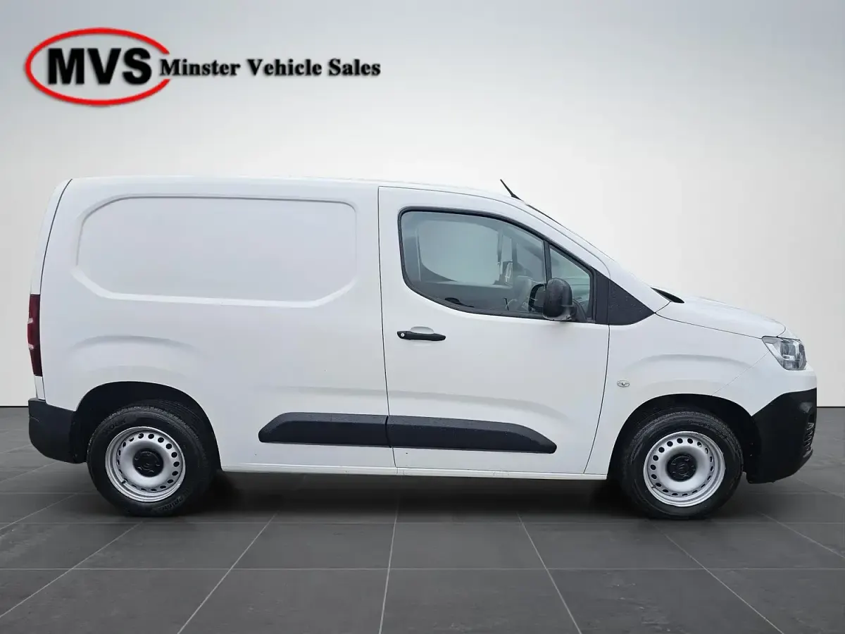 Used Citroën Berlingo 75 HP (55 kW) 2019 White MPV
