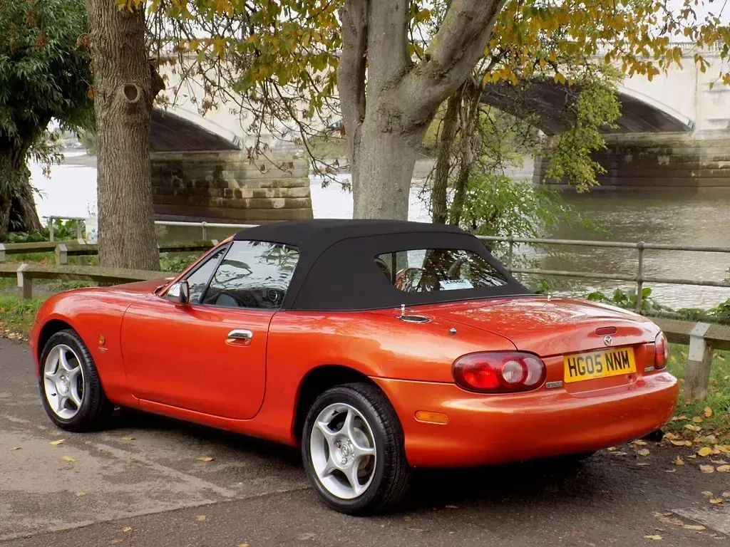 Używany Mazda MX5 Edition 2005 Pomarańczowy Kabriolet