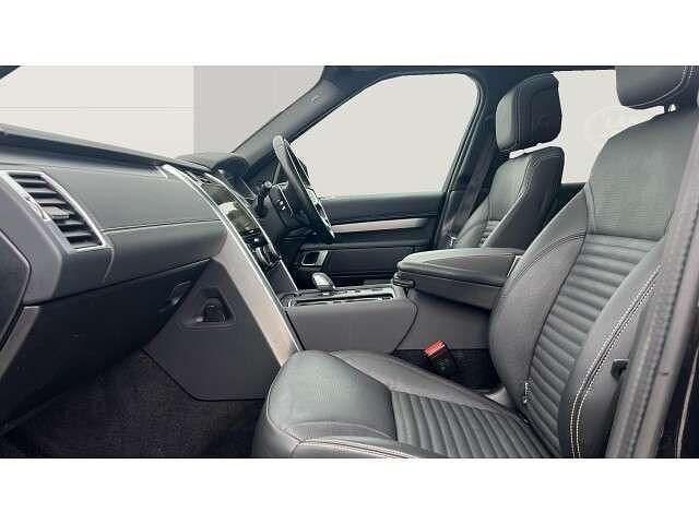 Usado Land Rover Discovery 5 SE Dynamic 296 HP (217 kW) 2022 Preto SUV