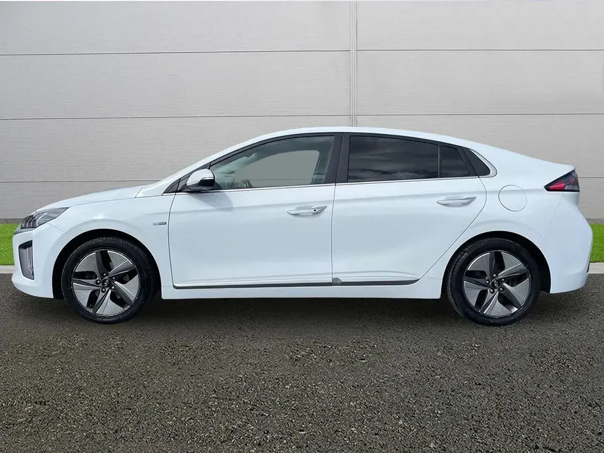 Used Hyundai Ioniq Premium SE 141 HP (103 kW) 2021 White Hatchback